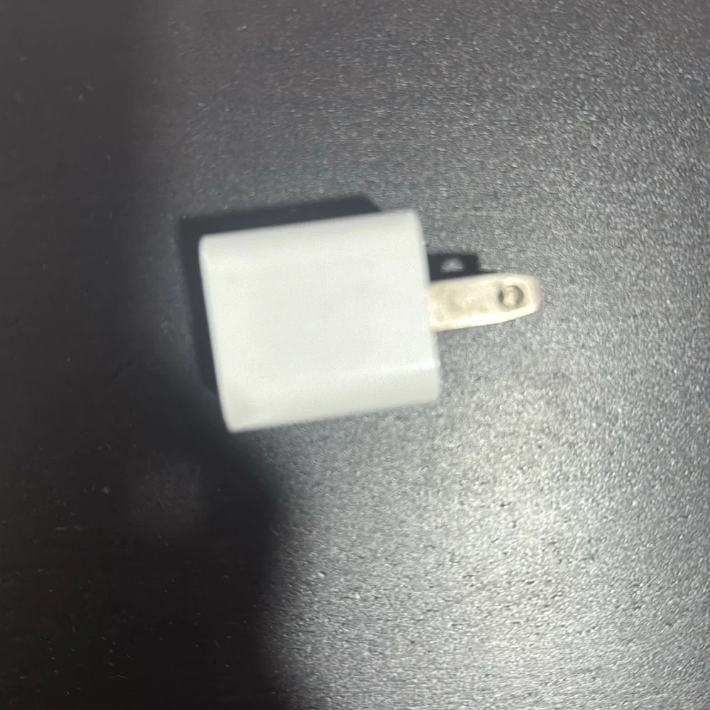With Charger Box Apple USB-C to Lightning Cable (1m)